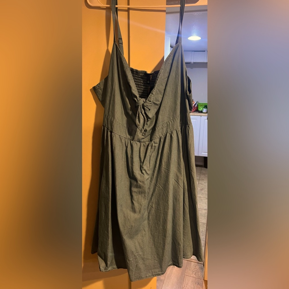 Denim dress with bow from Torrid. Size 3. New with tags.